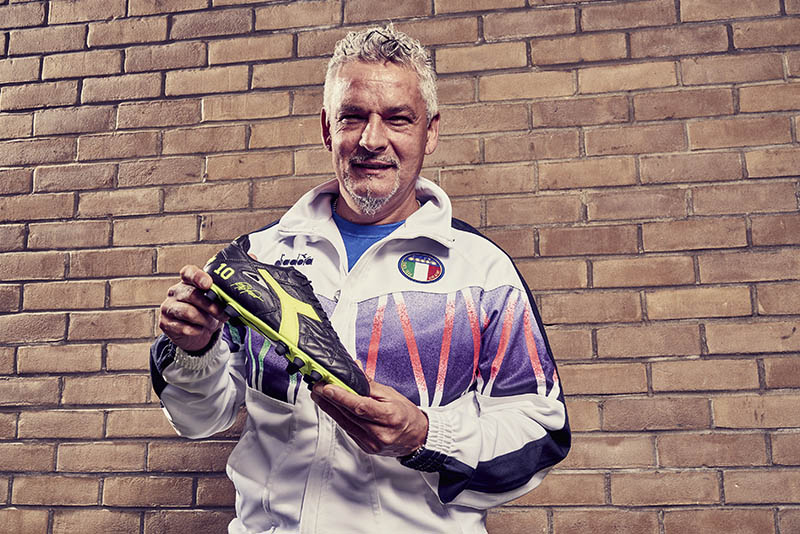 90年代当時のデザインを再現、バッジョ着用のイタリア代表ウェアが復刻