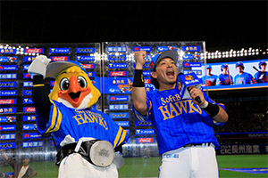 監督・選手着用「鷹の祭典ユニフォーム」オークション | 福岡