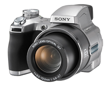 News and Information 光学12倍の望遠ズームレンズと光学式手ブレ補正