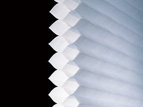 断熱ブラインド「ハニカム・サーモスクリーン」| 断熱・省エネ製品