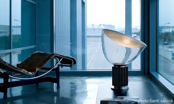 TACCIA テーブルランプ LED / ブラックFlos（フロス） | 公式通販 家具