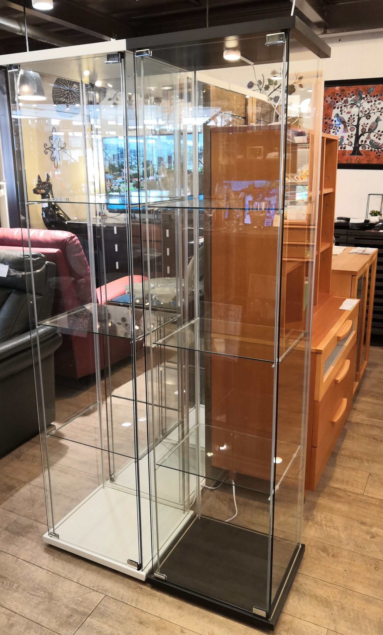 中古品 】IKEA 全面ガラス 4段 デトルフ DETOLF ホワイト ダーク
