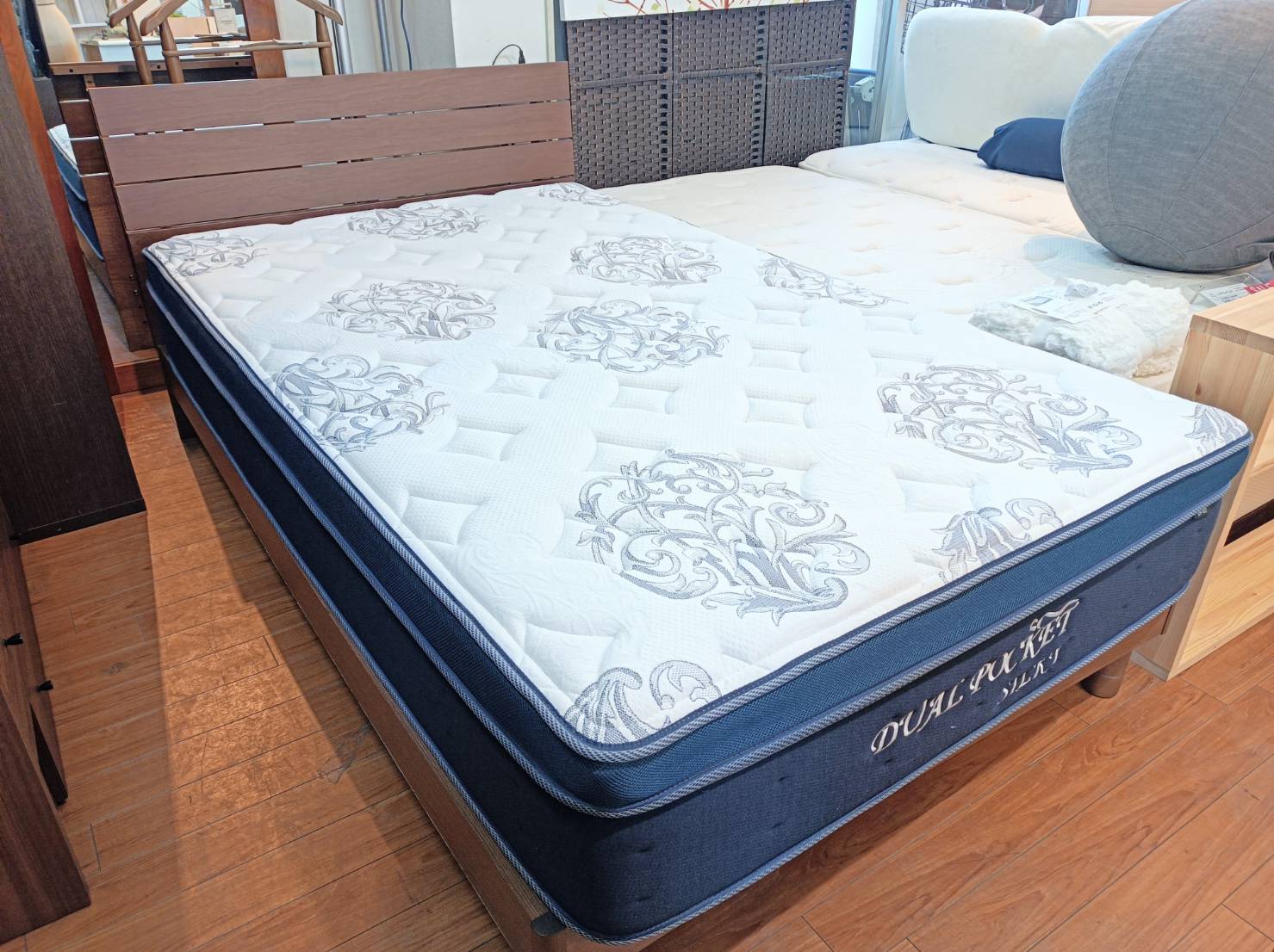 ニトリ セミダブルベッド デュアルポケットシルキー マットレス