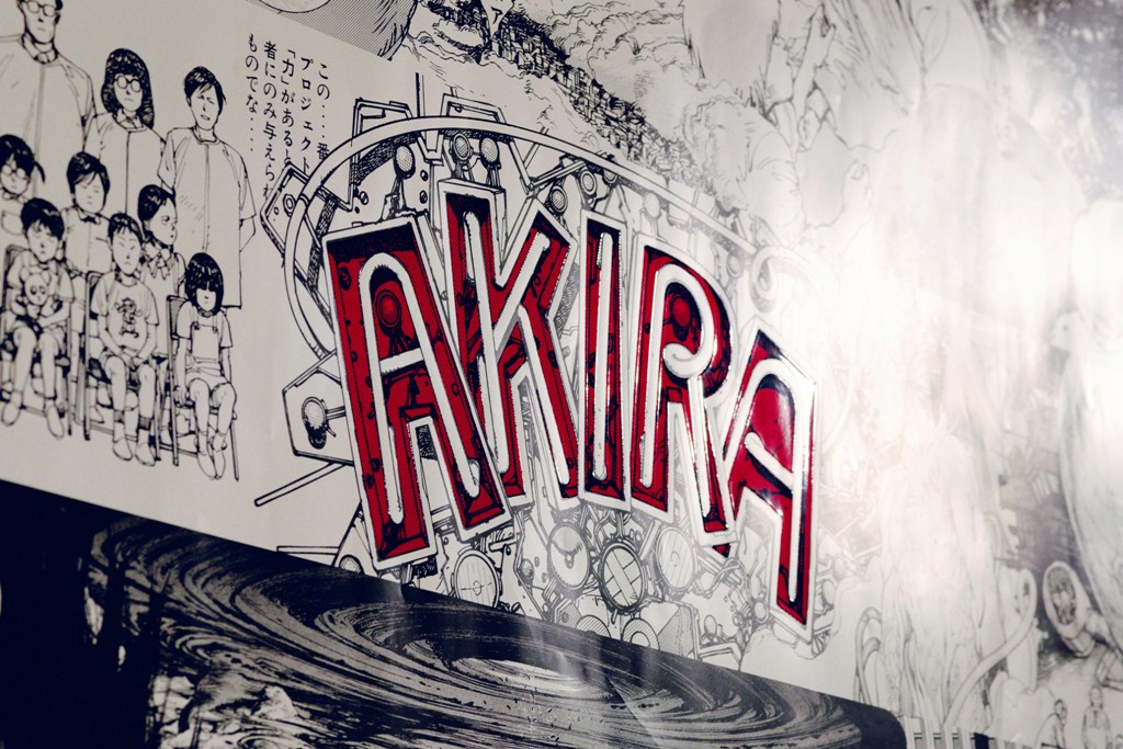 渋谷パルコの大友克洋『AKIRA』コラージュ作品が巨大カレンダーに