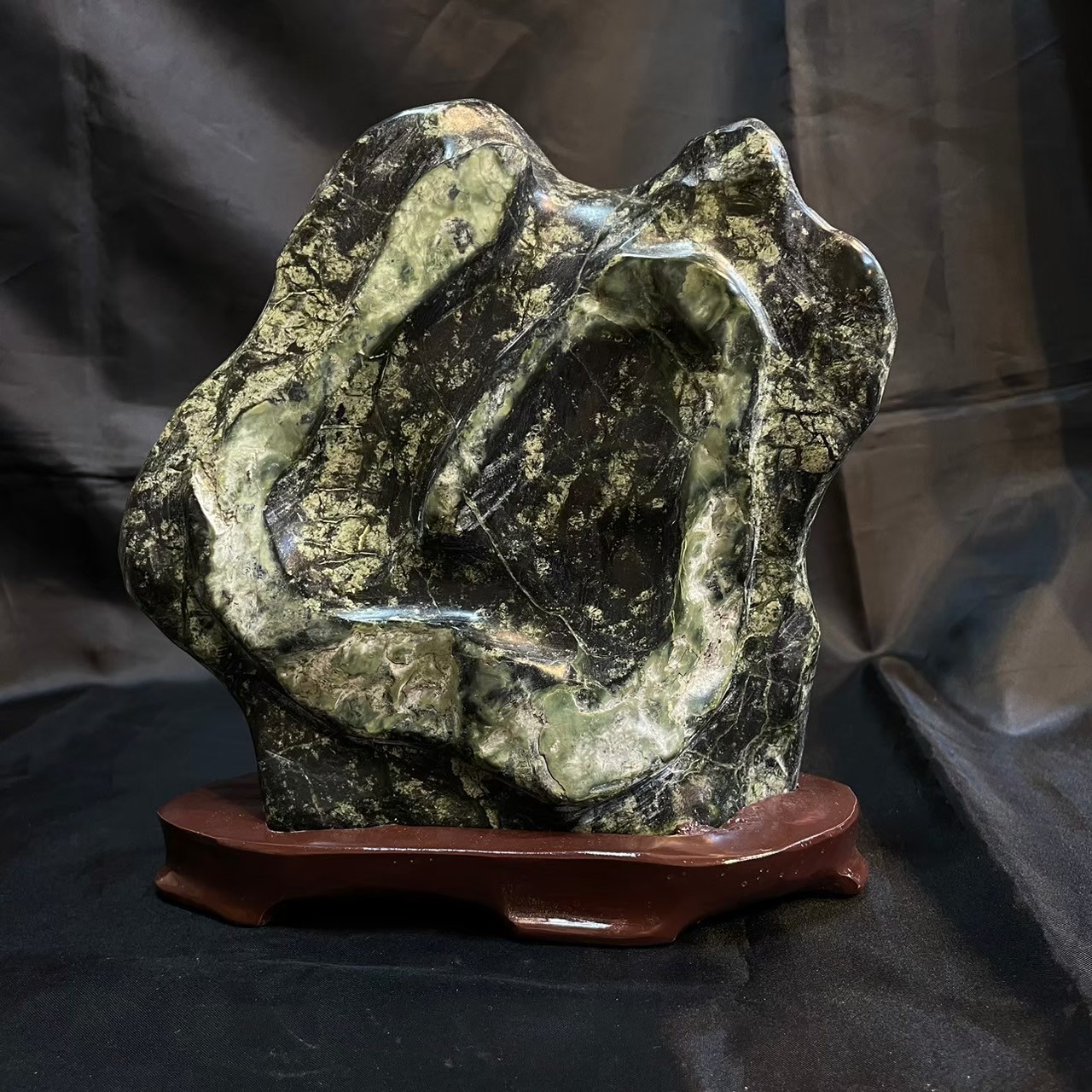 蛇石（へび石） ｜ パワーストーン・天然石・原石の専門店ワンハート