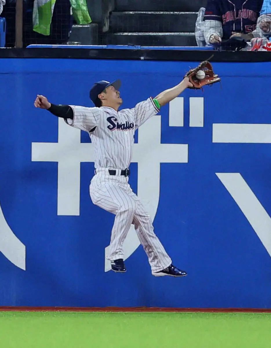 ヤクルト・西川がMVP！9回大ピンチでジャンピング好捕→内野手並みの
