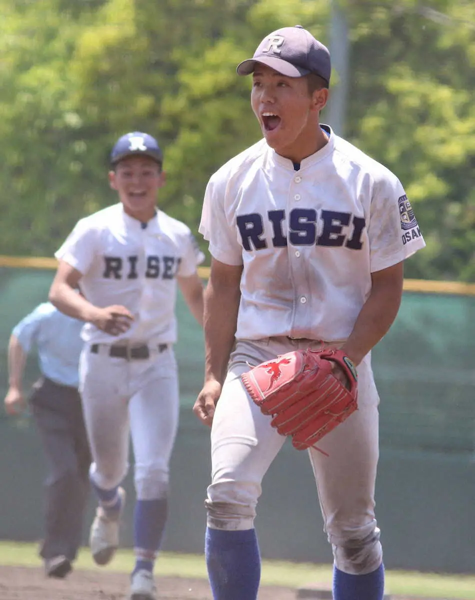 履正社3年ぶり8強進出 延長で必殺「辻―矢野」二遊間継投「打席の途中