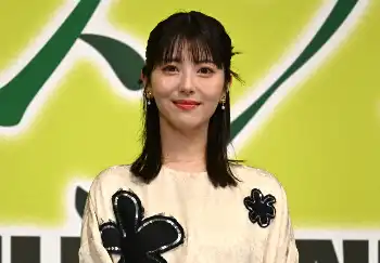 テレ東「池の水」で発見の佐賀藩鍋島家の瓦 佐賀県で初お披露目