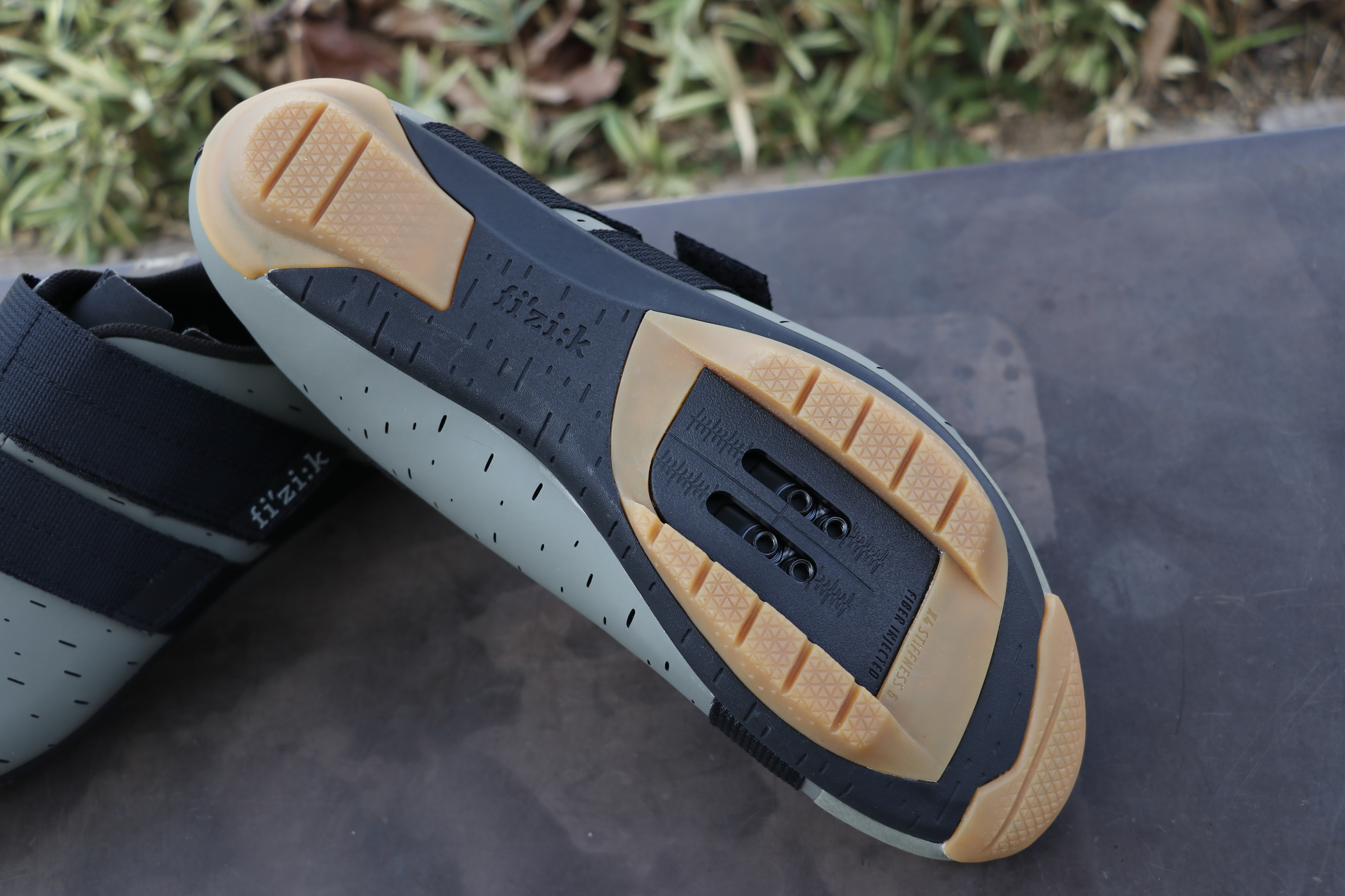 BLOG スタイリッシュなグラベル向けビンディングシューズ！【fizik