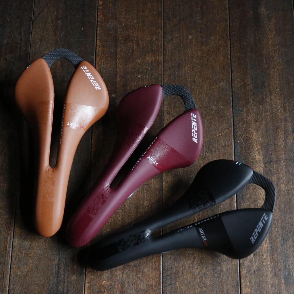 BLOG イタリアン伊達デザインが光る、オフロード対応超軽量サドル