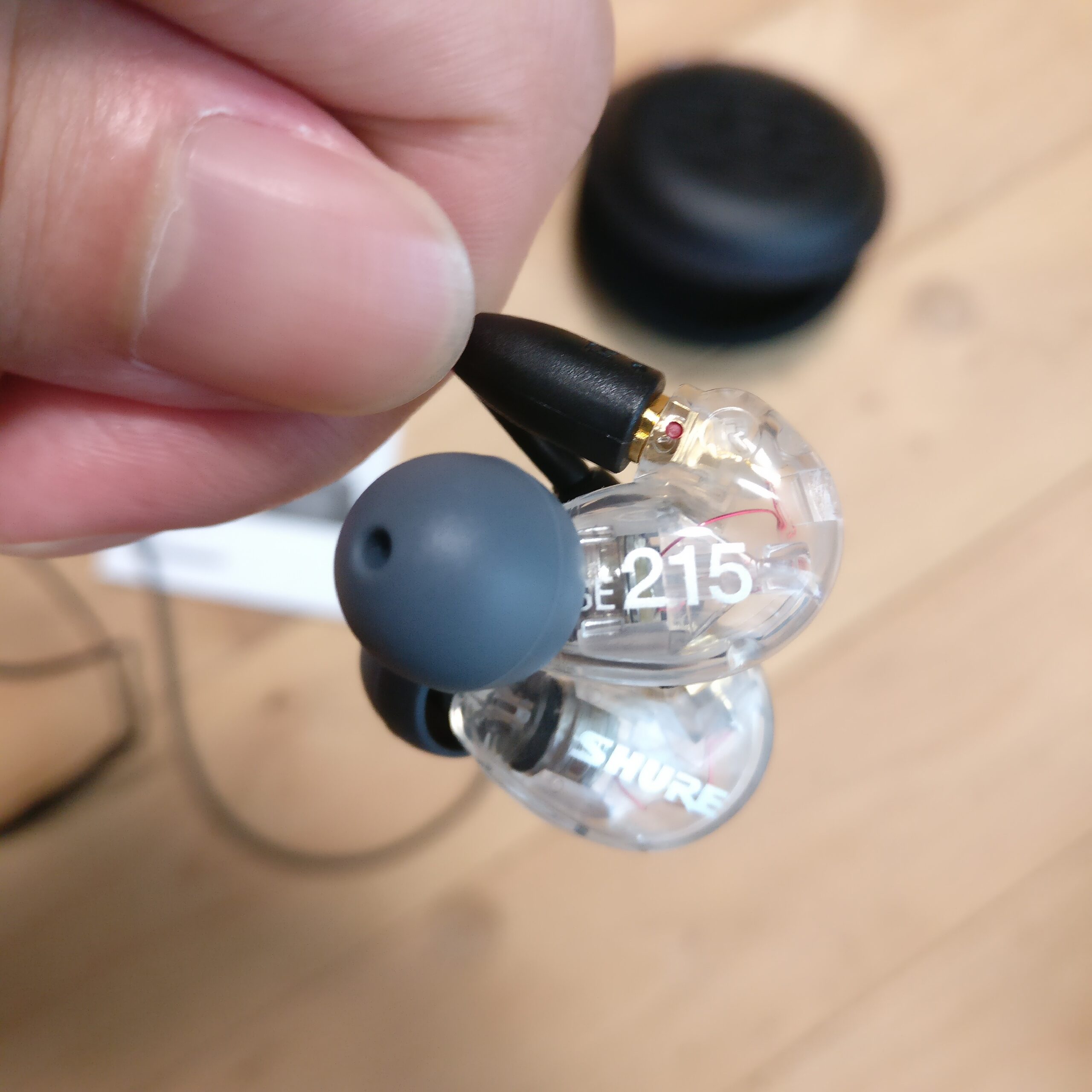 SHURE AONIC 215】レビュー。 FPS ゲームでもド定番 SE 215の新