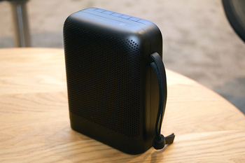B&O PLAY、前後にユニットを配置して360度再生する小型Bluetooth