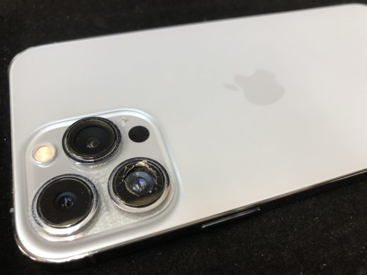 カメラレンズが割れているiPhone 13 Pro Max 256GB シエラブルーの買取