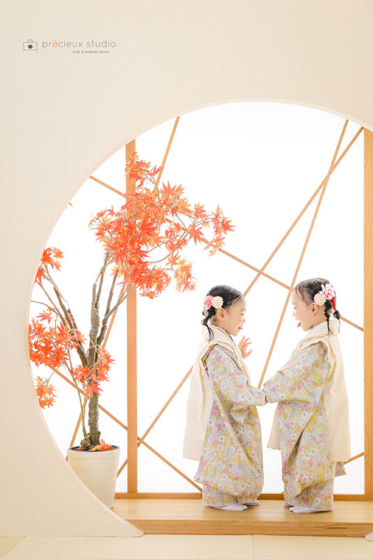 3歳双子ちゃんの七五三記念撮影 お揃いのお着物での撮影 ｜店舗ブログ