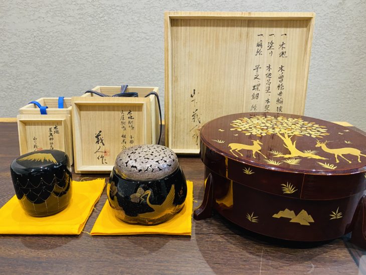 人間国宝 山下義人作 『純銀火屋蒔絵香炉・棗・鹿画菓子器』 ｜骨董品