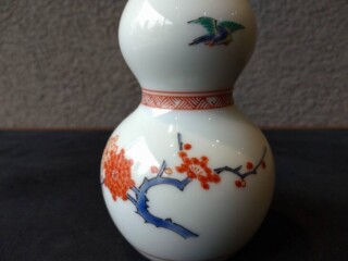 十四代酒井田柿右衛門窯 『錦梅鳥文 一輪生』 ｜骨董品買取 緑和堂