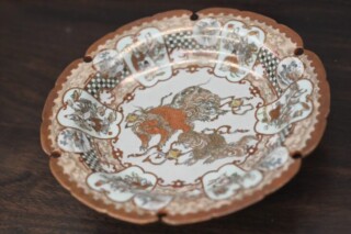 九谷焼 細描赤絵皿 買取価格相場｜骨董品買取 緑和堂
