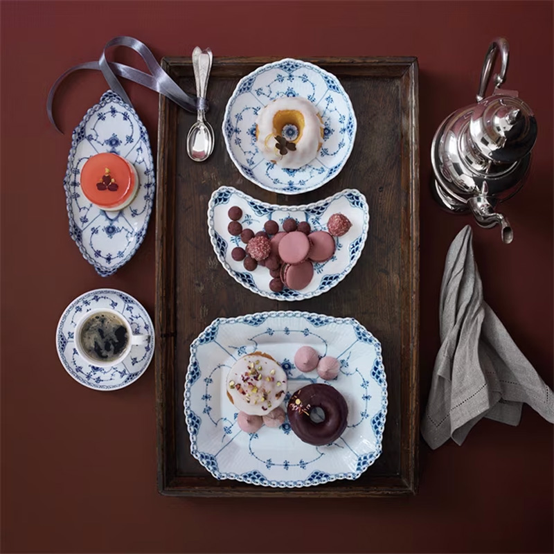 ブルーフルーテッド フルレース ケーキ ディッシュ スクエア 26cm