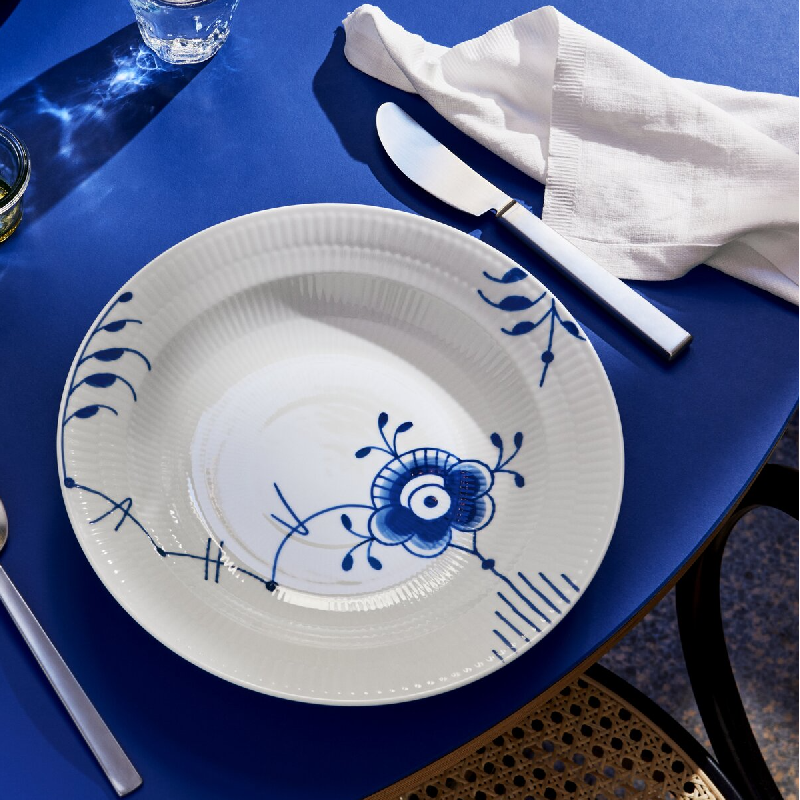 ブルーフルーテッド メガ ディーププレート 27cm|ロイヤル