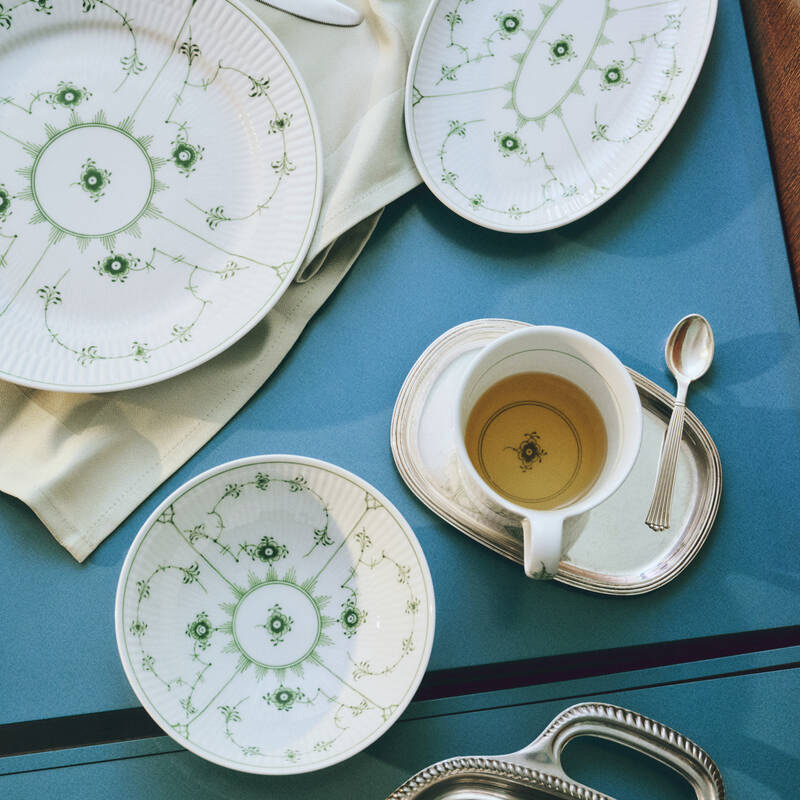 グリーンフルーテッド プレイン プレート 25cm|ロイヤル