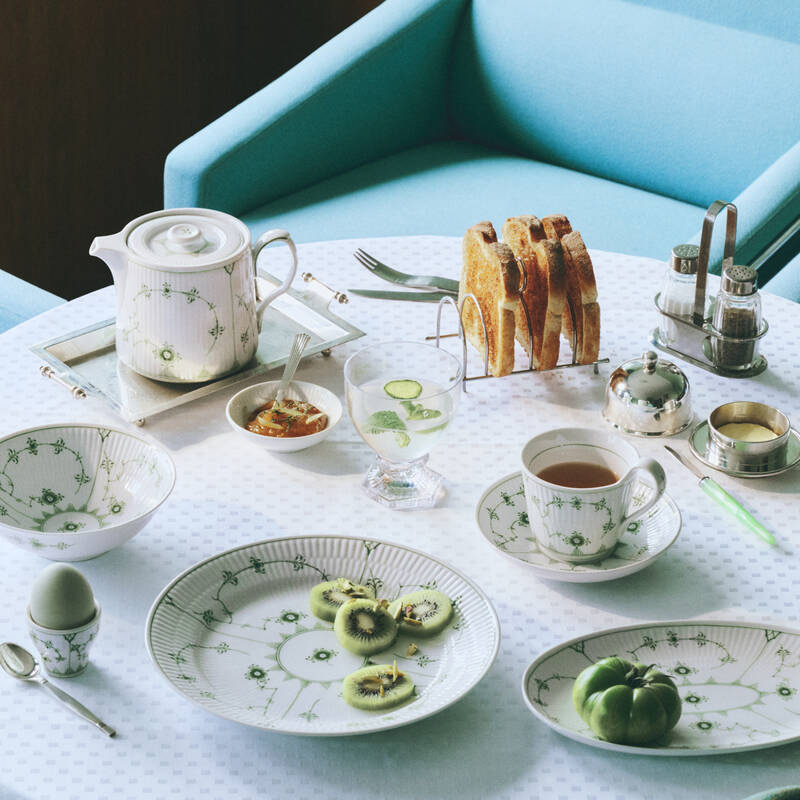 グリーンフルーテッド プレイン プレート 25cm|ロイヤル