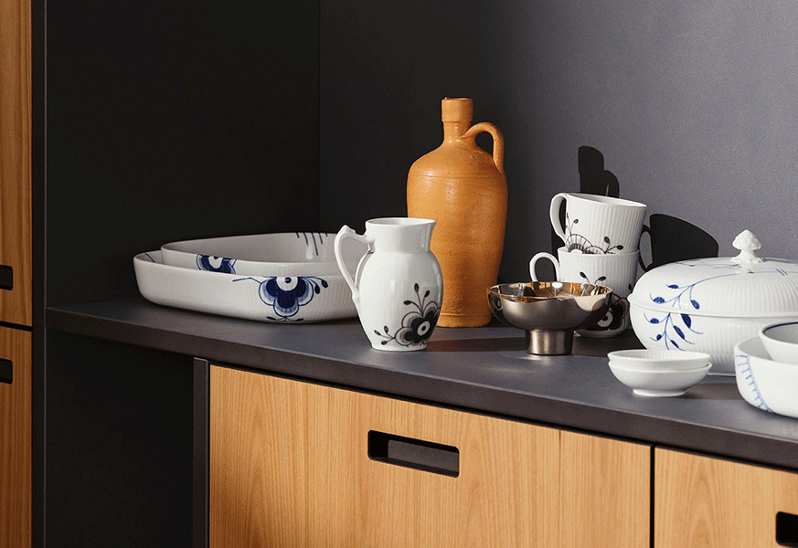 テーブルを囲もう。 “ブルーフルーテッド メガ” より新作オーブン