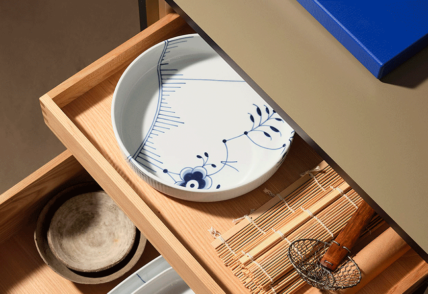 テーブルを囲もう。 “ブルーフルーテッド メガ” より新作オーブン