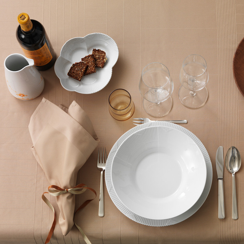 ホワイトエレメンツ プレート 28cm|ロイヤル コペンハーゲン 公式