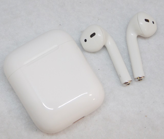 apple】AirPods 第一世代 MMEF2J/Aの買取価格について。【リサイクル