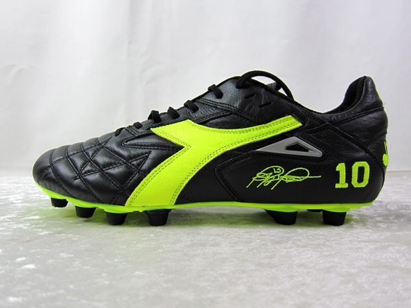 未使用【 DIADORA ディアドラ サッカーシューズ ロベルト・バッジョ R