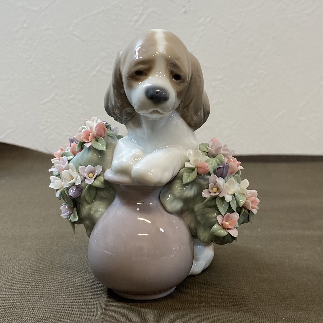 LLADRO】LLADRO リヤドロ お花が大好き 6574 犬 陶器 フィギュリン
