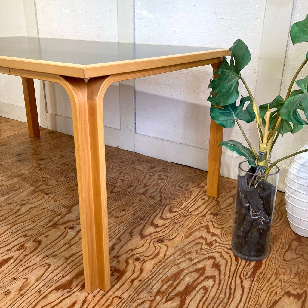 マグナス・オルセン / MAGNUS OLESEN ダイニングテーブル デンマーク