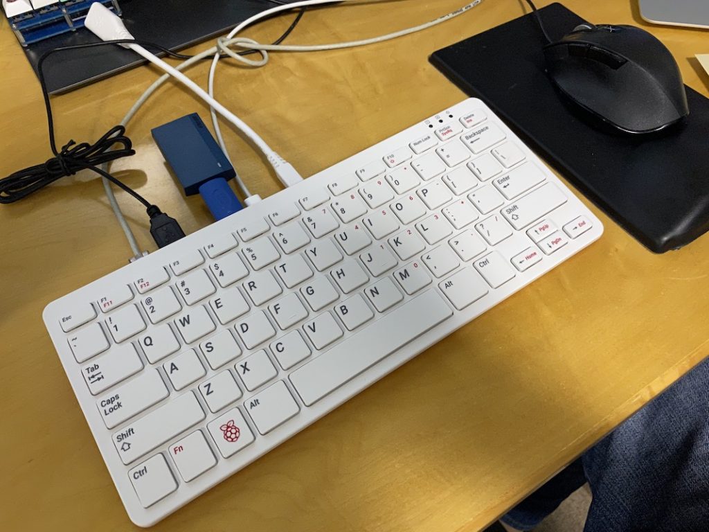 Raspberry Pi 400を触ろう(暗箱の中で) | Japanese Raspberry Pi Users