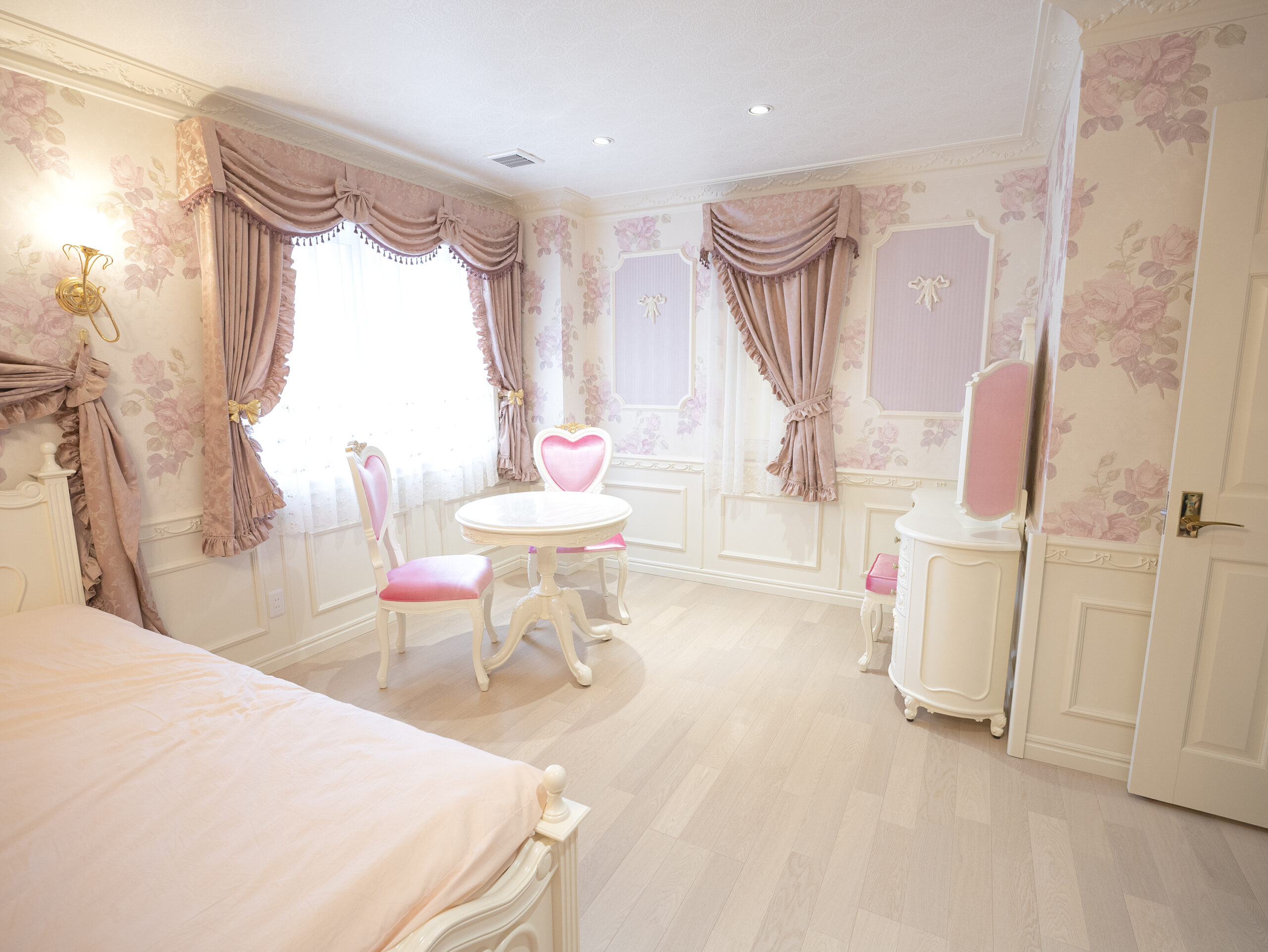 輸入家具／ロココ調家具のオーダーメイド専門店 ウエストハウスギャラリー