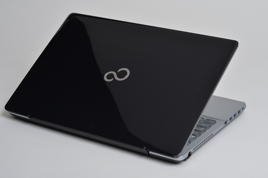 上質なマシンで動画・写真を楽しむ「GRANNOTE(AH90/X)」レビュー - FMV