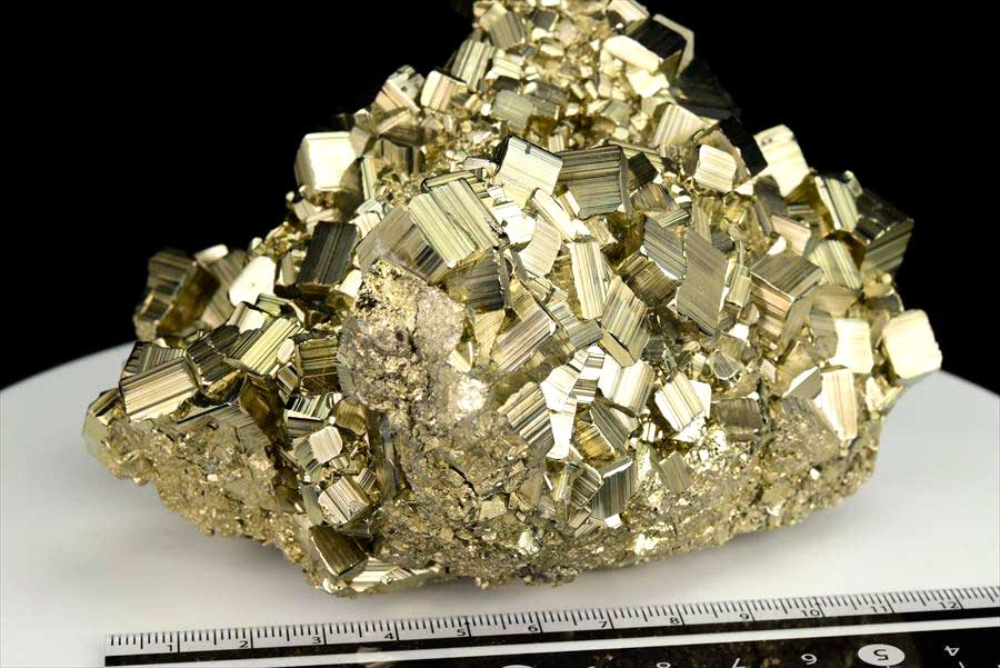 取扱量・品質は業界トップクラス｜パイライト（黄鉄鉱）クラスター原石