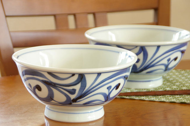 砥部焼の和食器 梅山窯の丼鉢 【砥部工房 からくさ】