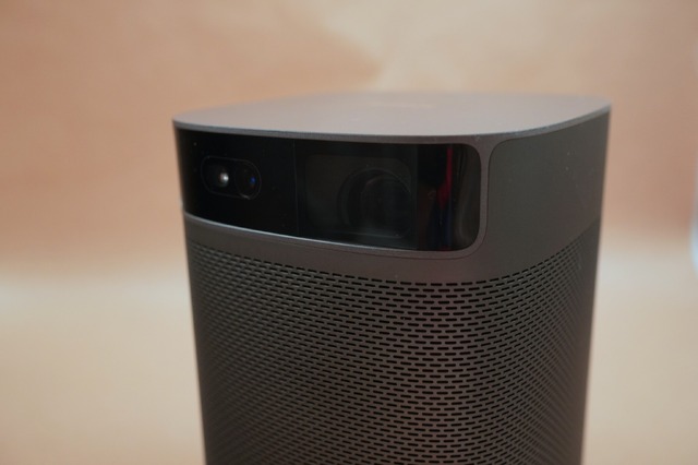 コンパクトでこの明るさよ。ポータブルプロジェクターXGIMI「MoGo 2