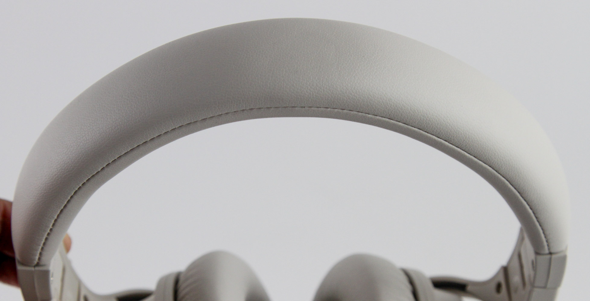 Quick Look: Final UX2000 Wireless Noise Canceling Headphones