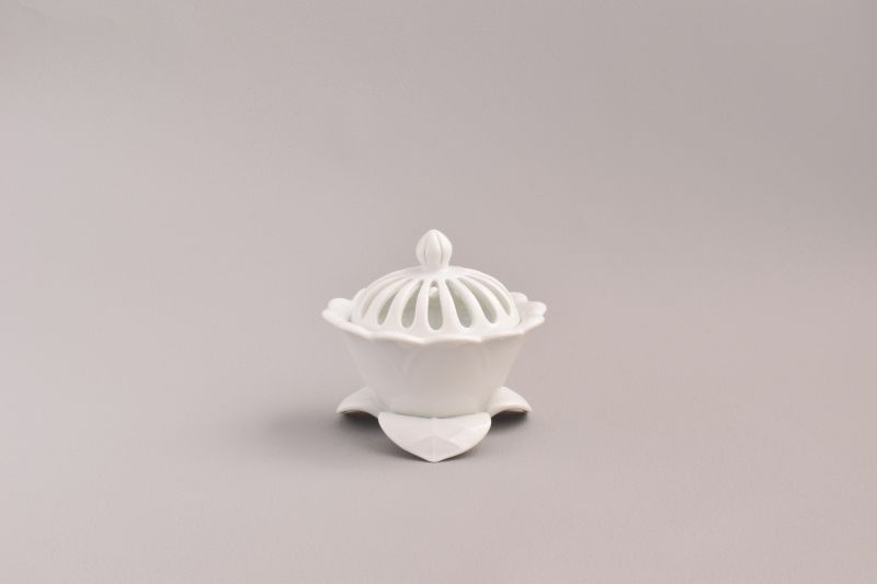 有田焼 白磁花型｜香炉｜鎌倉～香司 鬼頭天薫堂