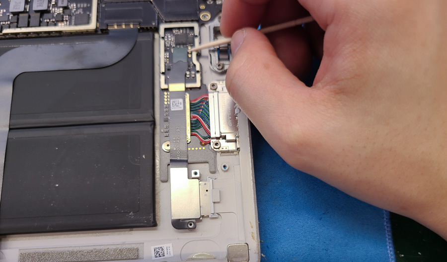 Surface Pro(第5世代) 充電ができない症状の修理【即日対応