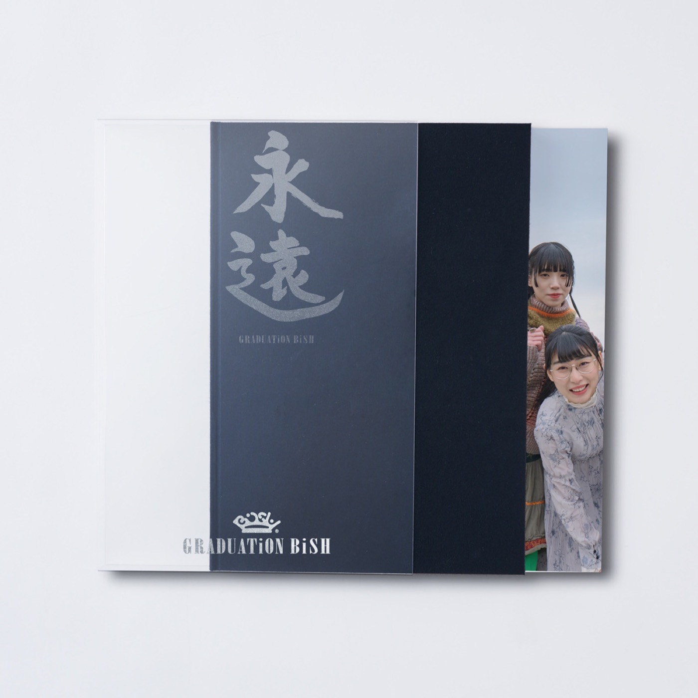 BiSH、6人の8年3ヵ月の歩みを綴った卒業アルバム本『GRADUATiON BiSH