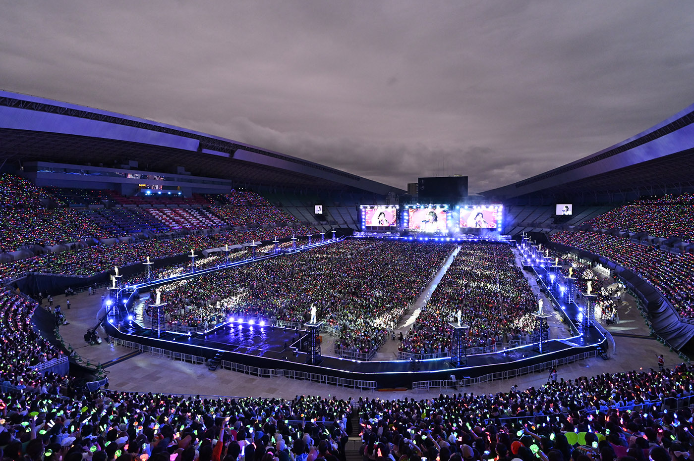 ライブレポート】KAMIGATA BOYZが2日間で累計で11万人を動員！総勢106