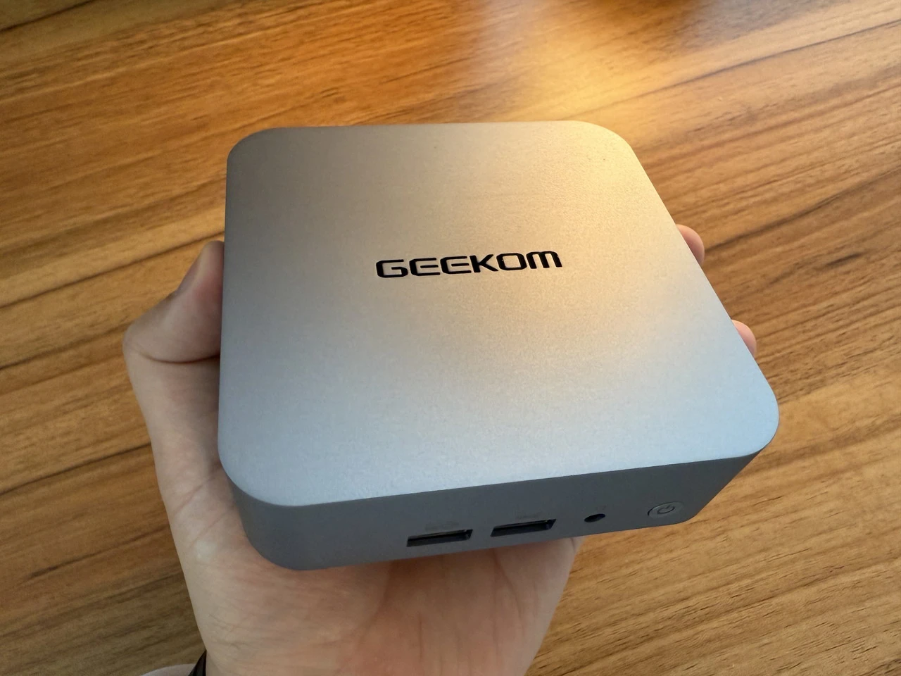 GEEKOM GT13 Pro』レビュー、USB 4 Gen 3搭載、高級感のあるデザインも