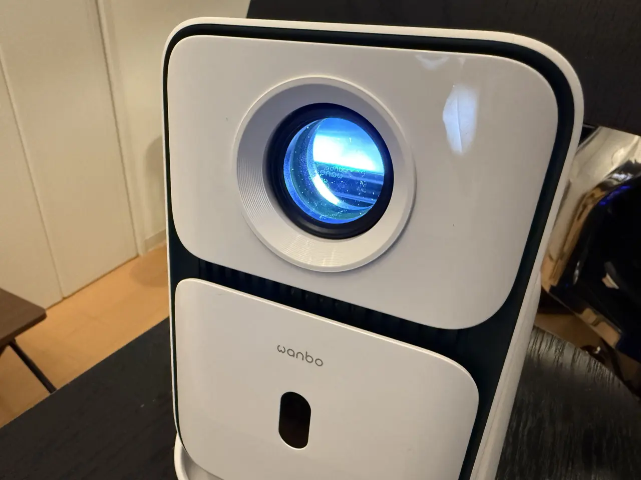 Wanbo T2 Ultra』レビュー、Android TV 11.0搭載、天井投影も可能な