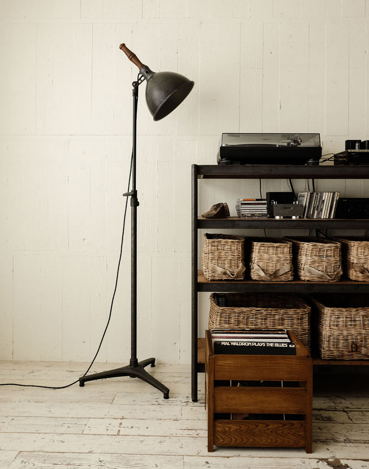 FLOOR LAMP F-UIN1 | TRUCK FURNITURE