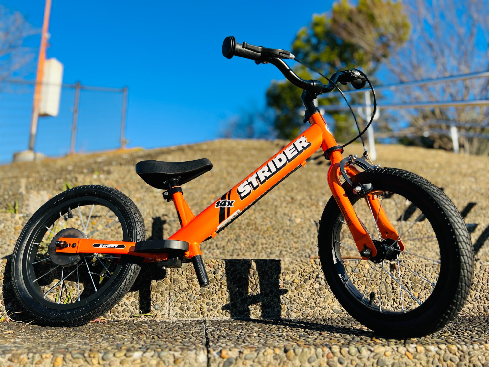 未使用品！！14インチホイールと着脱可能ペダル付！ストライダー14Xが