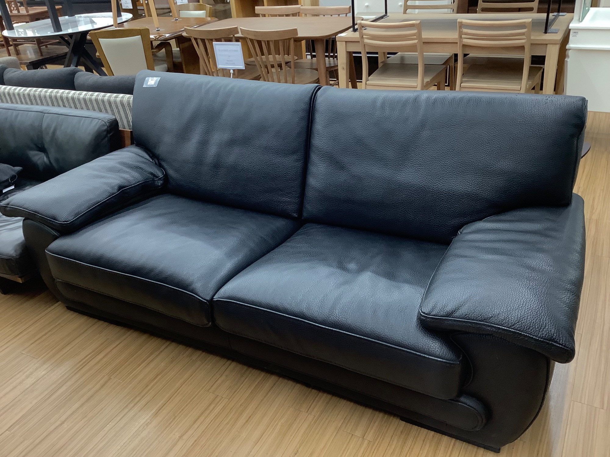 KELVIN GIORMANI (ケルビン・ジョルマーニ) の総本革 3人掛けソファ が