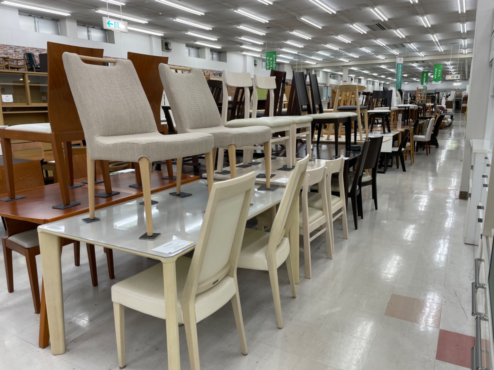 IKEA(イケア)のダイニングセット HANSOLA(ハンソーラ) VOXLOV