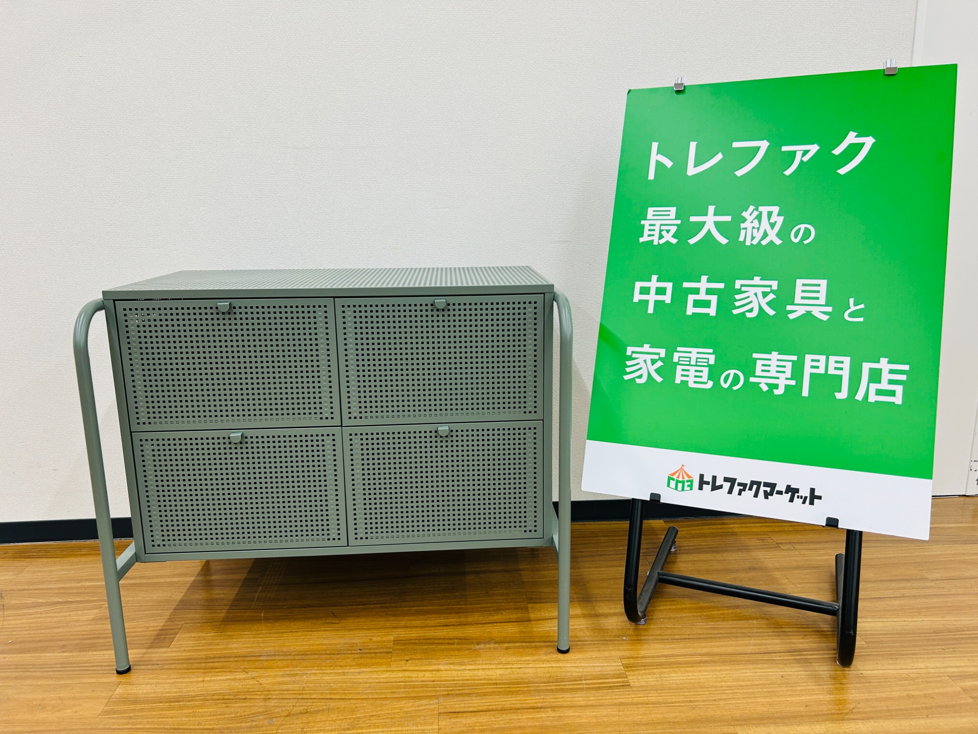 廃盤モデル】イケアの4枚扉キャビネット（ニッケビー）が入荷いたし